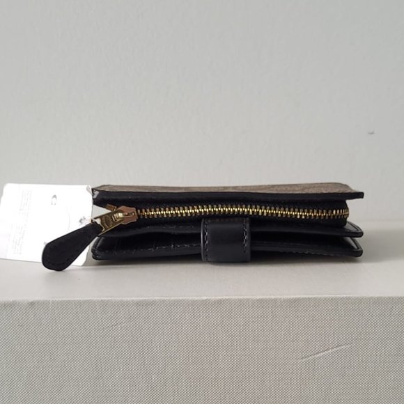 NWT $89 *NEW* Medium Corner Zip Wallet In Signature C - Picture 6 of 9